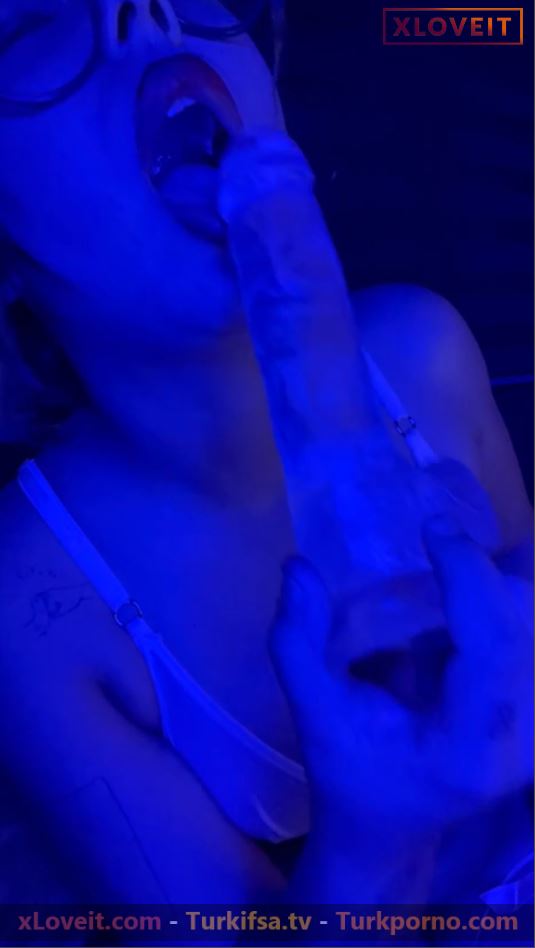 Tango Doa ifşa Loş ışıkta jartiyerli dildo sapladı